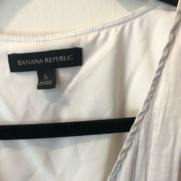 Banana Republic Sleeveless Satin Blouse - Picture 3 of 3
